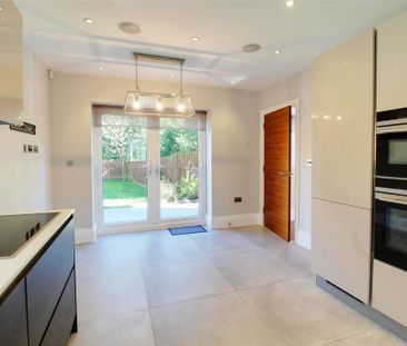 3 bedroom detached house to rent - Photo 5