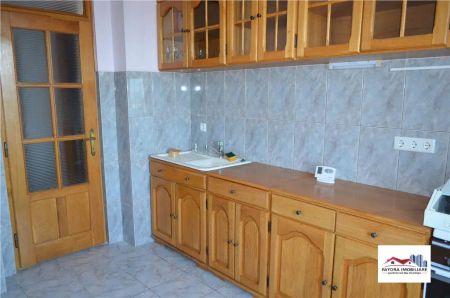 Apartament cu 3 Camere de Inchiriat in Zona Semicentrala - Fotografie 3
