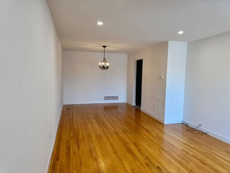 For Lease - 165 Aberdeen Avenue, Vaughan, Ontario - Photo 3