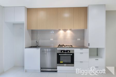 Stylish, and Perfectly Positioned - Photo 4