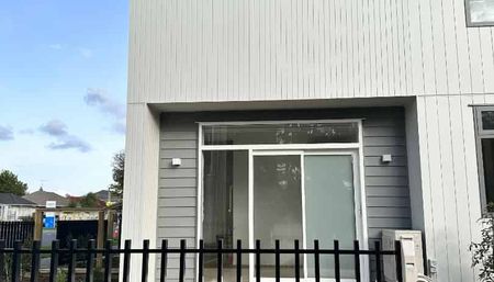 2 bedrooms in Te Atatu Peninsula - Photo 5