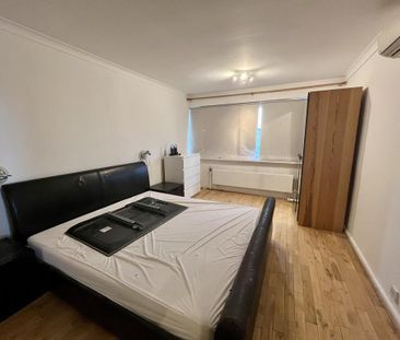 3 bedroom flat to rent - Photo 4