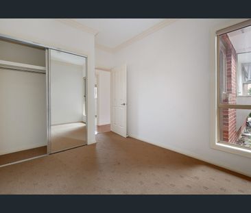 Stunning Single Story Villa - Photo 2