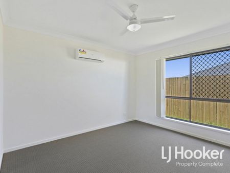 Modern Comforts in Leafy Location - Walk to Buxton Park - Photo 2