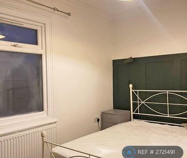 3 bedroom end of terrace house to rent - Photo 3