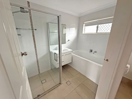 Stylish Family Living on a Spacious Corner Block - Quiet Cul-de-Sac Location - Photo 2