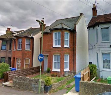 1 bedroom in a house share to rent - Photo 3