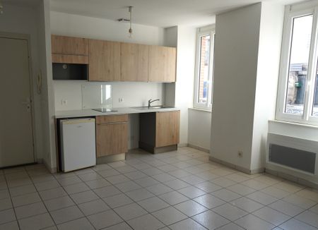 Location Appartement 2 pièces 37m² L ISLE JOURDAIN 32600 - Photo 2