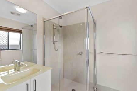 Boasting 3 big bedrooms, side access, great yard & much more! - Photo 4