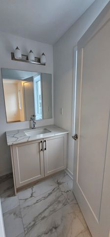 For Lease - 27 Lyall Stokes Circle, East Gwillimbury, Ontario - Photo 5