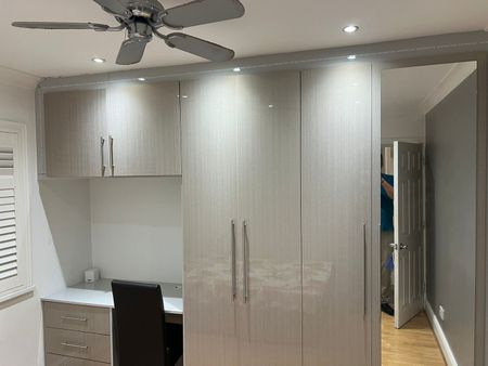 5 Bed Semi-Detached House, Leyswood Drive, IG2 - Photo 3