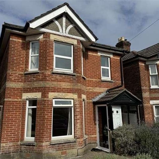 Bedroom Detached House In Winton, BH9 - Photo 1