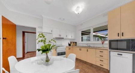 Thomastown - Photo 2