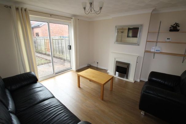 2 bedroom terraced house to rent - Photo 1