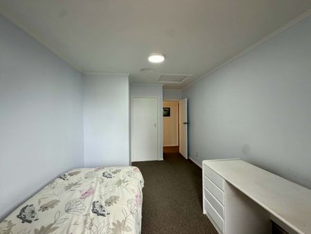 Spacious Two-Bedroom Home with Established Gardens - Photo 5