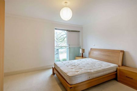 Two bedroom apartment with off-street parking - Photo 5