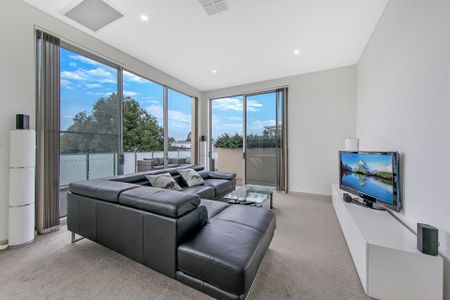 Exclusive Top-Floor Living in a Premier School Catchment - Photo 4