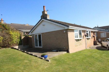 3 bedroom detached bungalow to rent - Photo 3