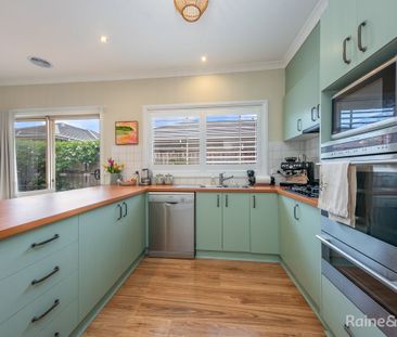 Charming Family Home in Sunbury - Photo 3