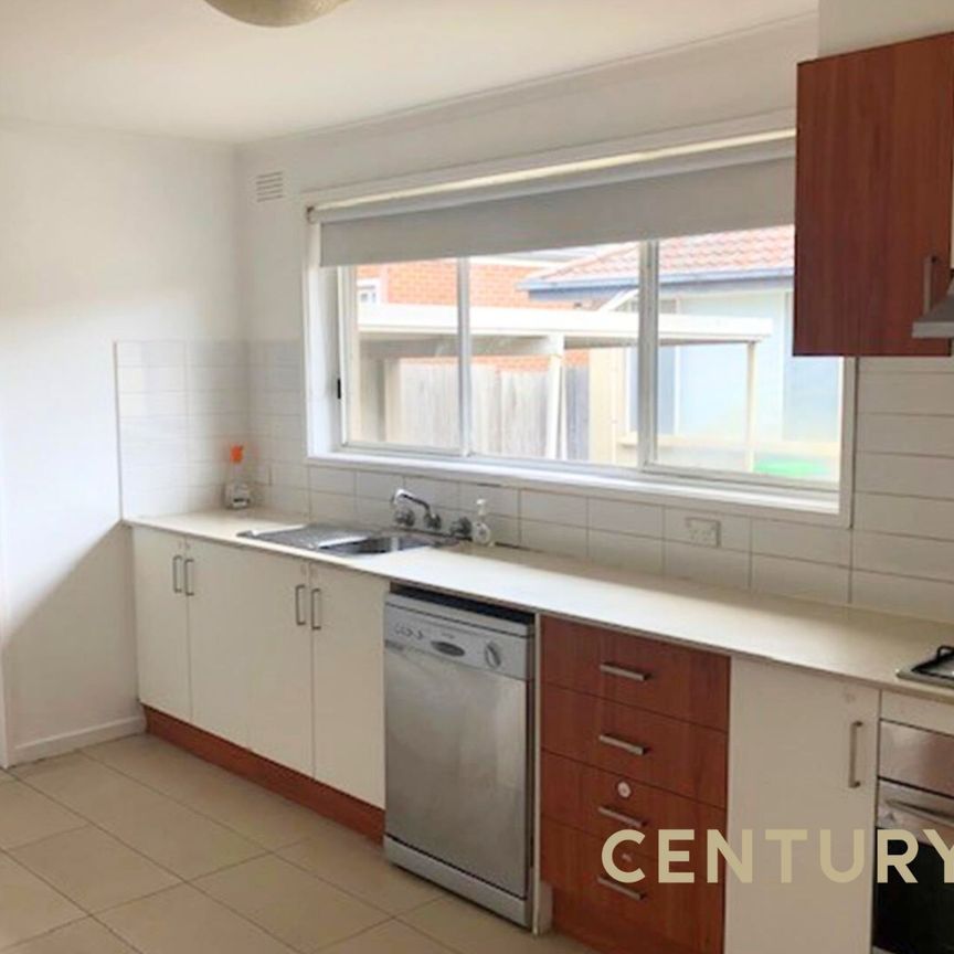 Easy Living in a Convenient Springvale South Location - Photo 1