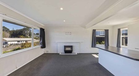 Three bedroom home in Blagdon - Photo 2