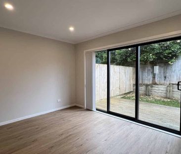 Modern 3-bedroom Townhouse! - Photo 2