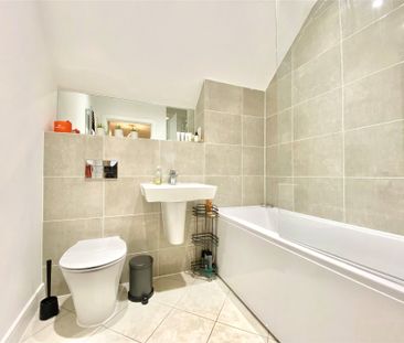 2 bedroom Flat in Saxons Court, Wokingham - Photo 6