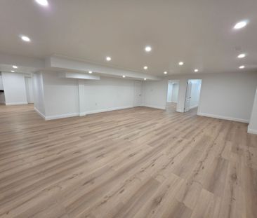 For Lease - 250 Sunset Ridge, Vaughan, Ontario - Photo 6