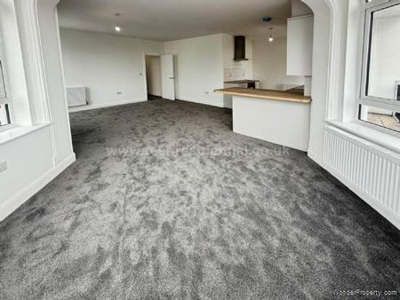 2 bedroom property to rent in Westcliff On Sea - Photo 4