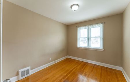 For Lease - 21 Deevale Road Unit# Main Fl., Toronto, Ontario - Photo 5