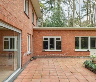 Te renoveren woning met 5 slaapkamers op ca. 2.019 m²! - Photo 1