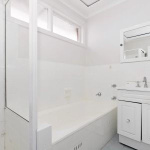 Great Value Home for Lease in a Prime Carlingford Location - Photo 3