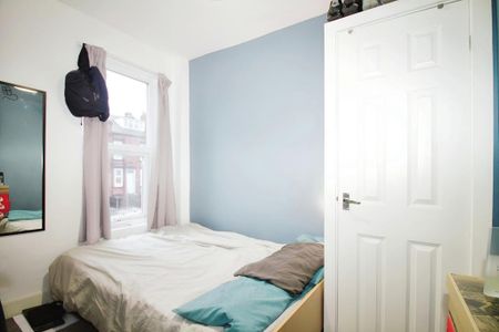 4 bedroom terraced house to rent - Photo 5