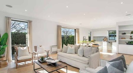 Sensational Large Four Bedroom Home - Photo 3