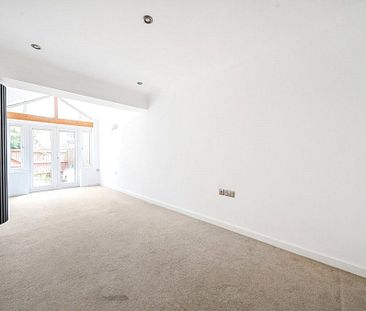 3 Bedroom House - Captains Place, Terminus Terrace - Photo 1