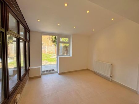 3 bedroom semi-detached house to rent - Photo 3