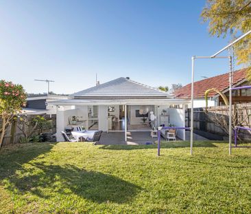 26 Adams Street, Curl Curl, NSW 2096 - Photo 4