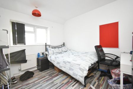 6 bedroom detached house to rent - Photo 2