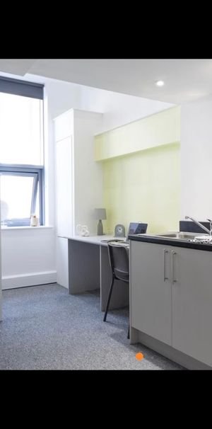 Studio Flat, Sheffield, S1 - Photo 1