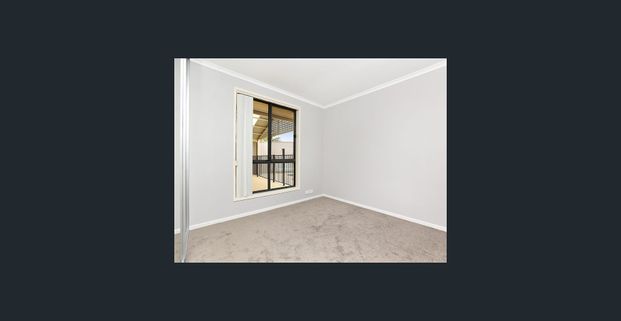 IMMACULATE 4 BEDROOM FAMILY HOME WITH POOL - Photo 1