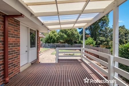 8 Greenaway Drive, Ferntree Gully VIC 3156 - Photo 4