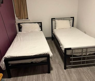 Room in a Shared House, Tanner Street, IG11 - Photo 3