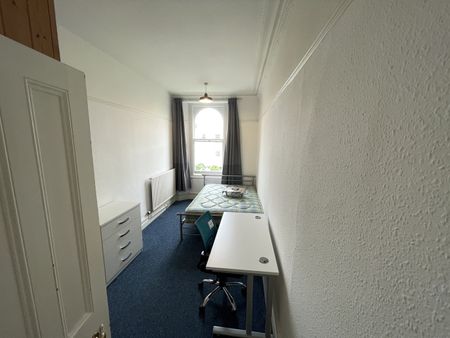 3 Bed Flat, Pembroke Road, BS8 - Photo 4