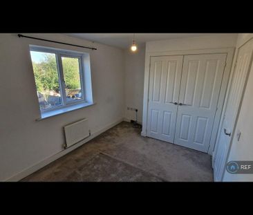 3 bedroom semi-detached house to rent - Photo 6