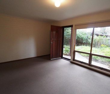 Spacious 2 bedroom townhouse in private garden setting - Photo 4