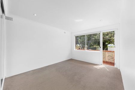 Apartment with 2 bedrooms & 1 bathroom - Photo 2