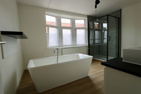 Gerenoveerde rijwoning met 2 slaapkamers en stadskoer. - Foto 5