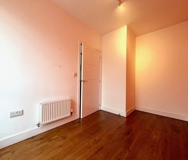 Cambridge CB2 - Photo 3