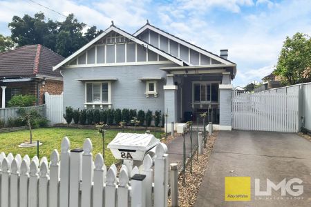 “Cosy Family Home” - Photo 3