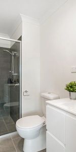 Modern Unit - Photo 4